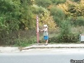 Мужик снял пожилую проститутку