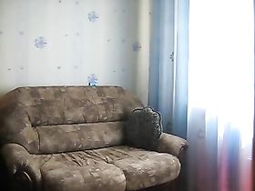 Мастурбация русской девки на новом диване