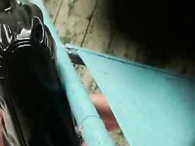 В сортире на рынке ссыт баба