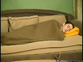 Мамка разделась и совратила своего сына