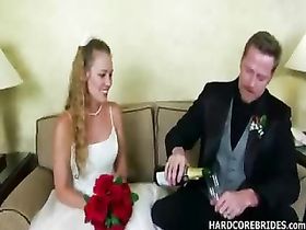 Невеста делает минет жениху