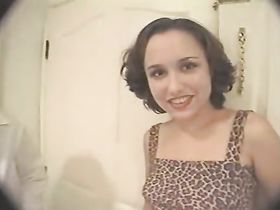 Мужик учит сосать подружек