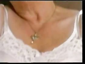 Старая шлюха показывает прелести