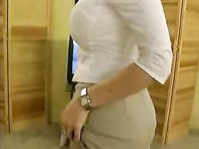 Соблазнила мужика огромными сиськами