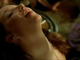 Преподаватель женской гимназии трахает своих учениц на уроке