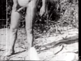 Один кобель с легкостью потрахался с двумя сучками и доставил обеим удовольствие