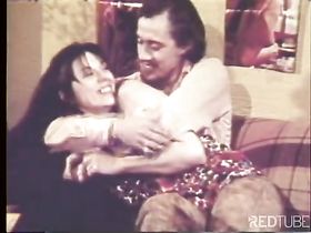 Ретро с усатым мужиком и волосатой киской