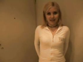 Заставил раздеться и отсосать